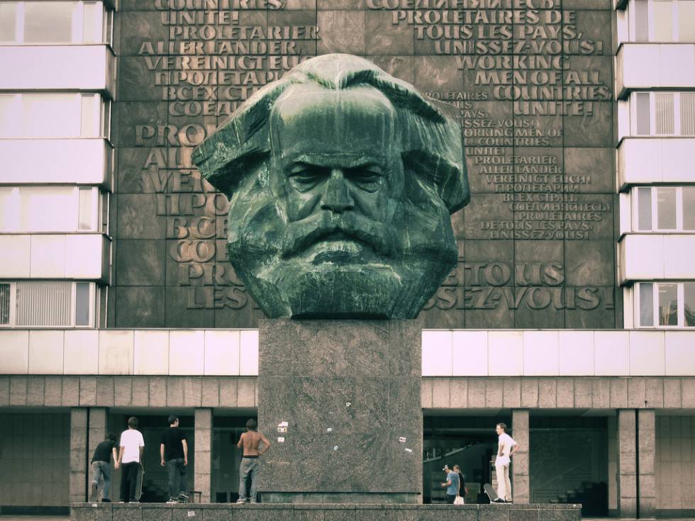 Karl-Marx-Monument in ChemnitzKarl-Marx-Monument in Chemnitz: Die inneren Kräfte im Bundesland reichen offensichtlich nicht aus, um der völkisch-nationalistischen Atmosphäre etwas entgegenzusetzen.