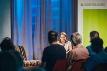 Julia Willie Hamburg spricht beim Grünen Salon der Stiftung Leben & Umwelt / Heinrich-Böll-Stiftung Niedersachsen