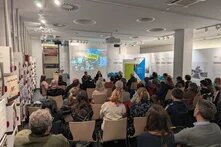 Teilnehmende bei der Auftaktveranstaltung der Reihe "Ukraine im Blick" im ZeitZentrum Zivilcourage