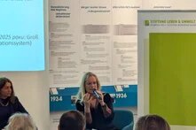 Viola von Cramon moderiert die Auftaktveranstaltung "Ukraine im Blick"