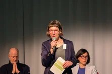 Dr. Anne Bonfert begrüßt zum Grünen Salon der Stiftung Leben & Umwelt / Heinrich-Böll-Stiftung Niedersachsen