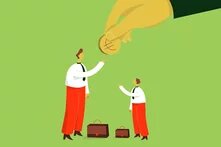 Illustration: Eine überdimensional Hand reicht einer Person ein Eurostück. Daneben steht eine zweite Person mit identischem Aussehen, jedoch kleiner. Sie streckt ebenfalls die Hand nach dem Eurostück aus. Kann es jedoch nicht erreichen. 