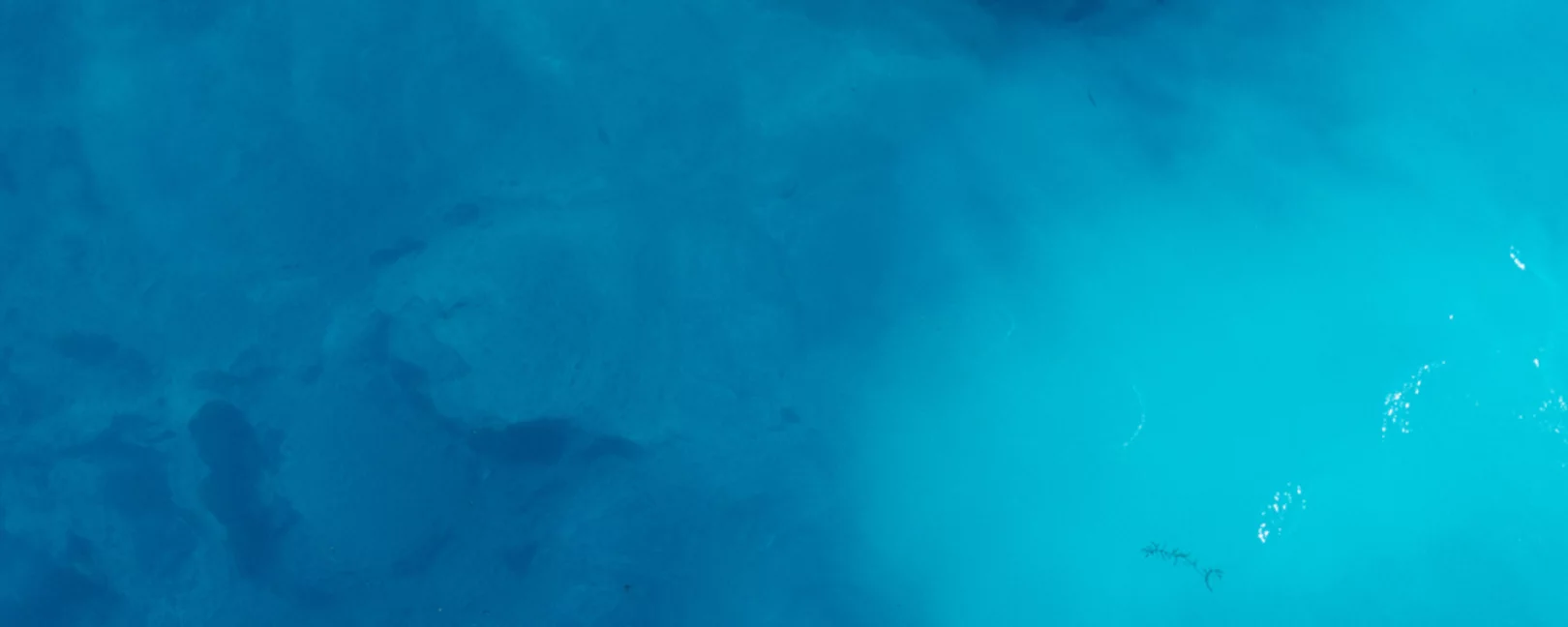 Blaues Meer von oben