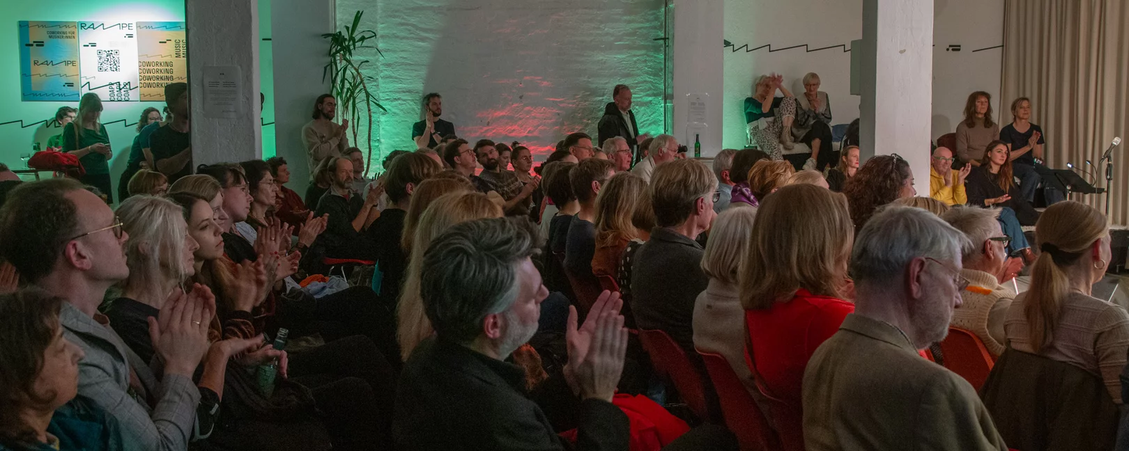 Veranstaltungspublikum in der Rampe, Hannover