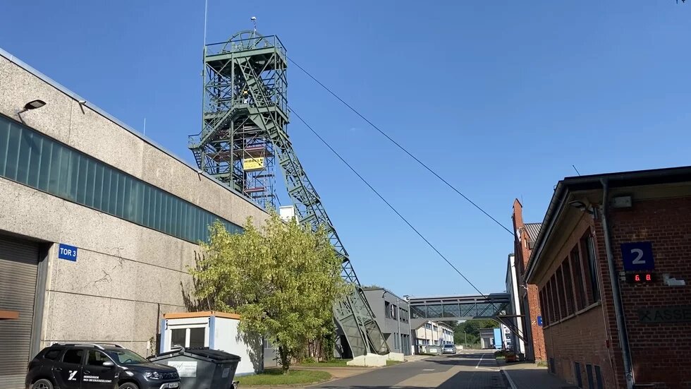 Es ist der Förderturm der Schachtanlage Asse II zu sehen.