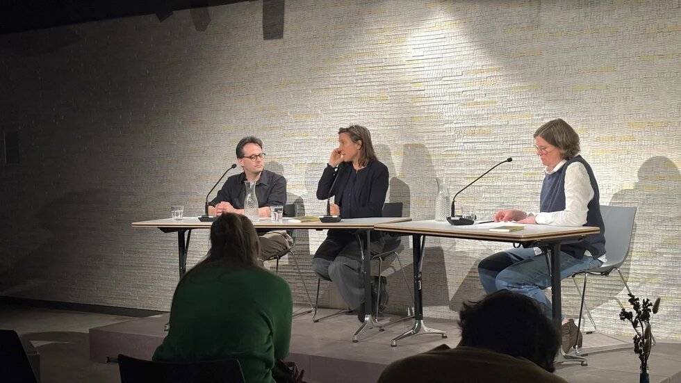 Dominic Roser, Agnes Bührig und Kirsten Meyer bei der Lesung Climate Care