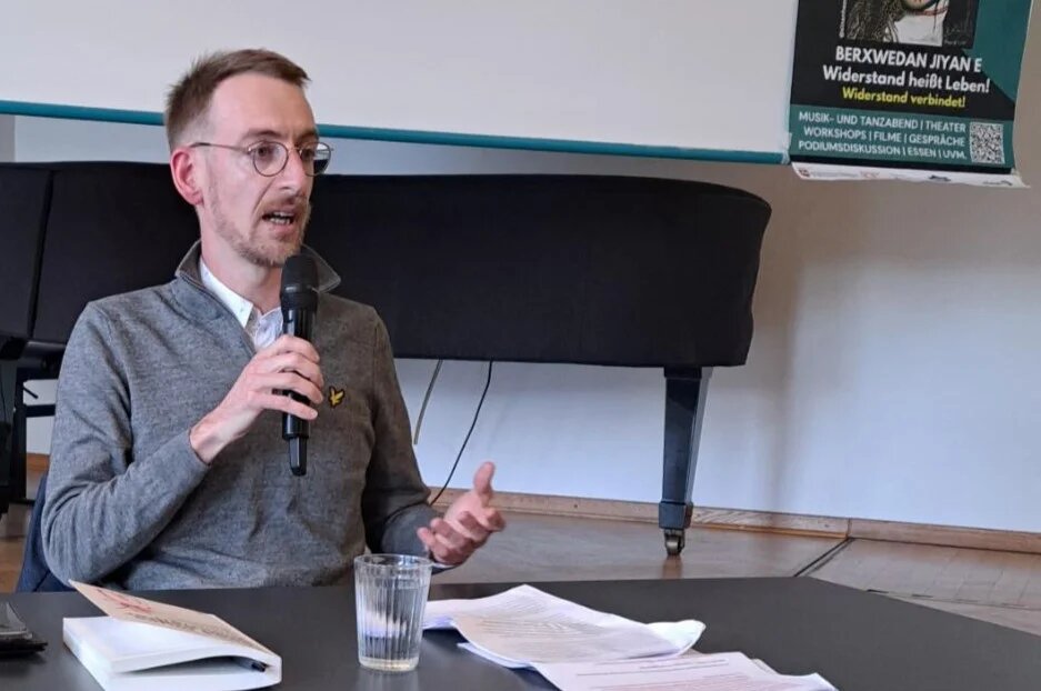 Christopher Wimmer am 10. April 2026 im städtischen Kulturzentrum PFL, Oldenburg