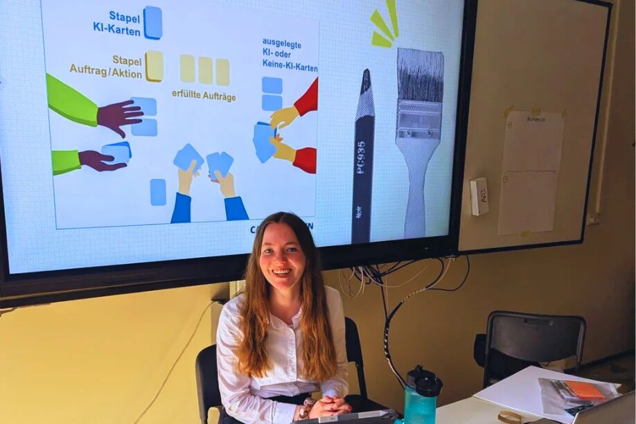 Workshoptrainerin erklärt den KI-Kompass