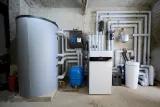 Wärmepumpe und Speicher im Hausübergaberaum
